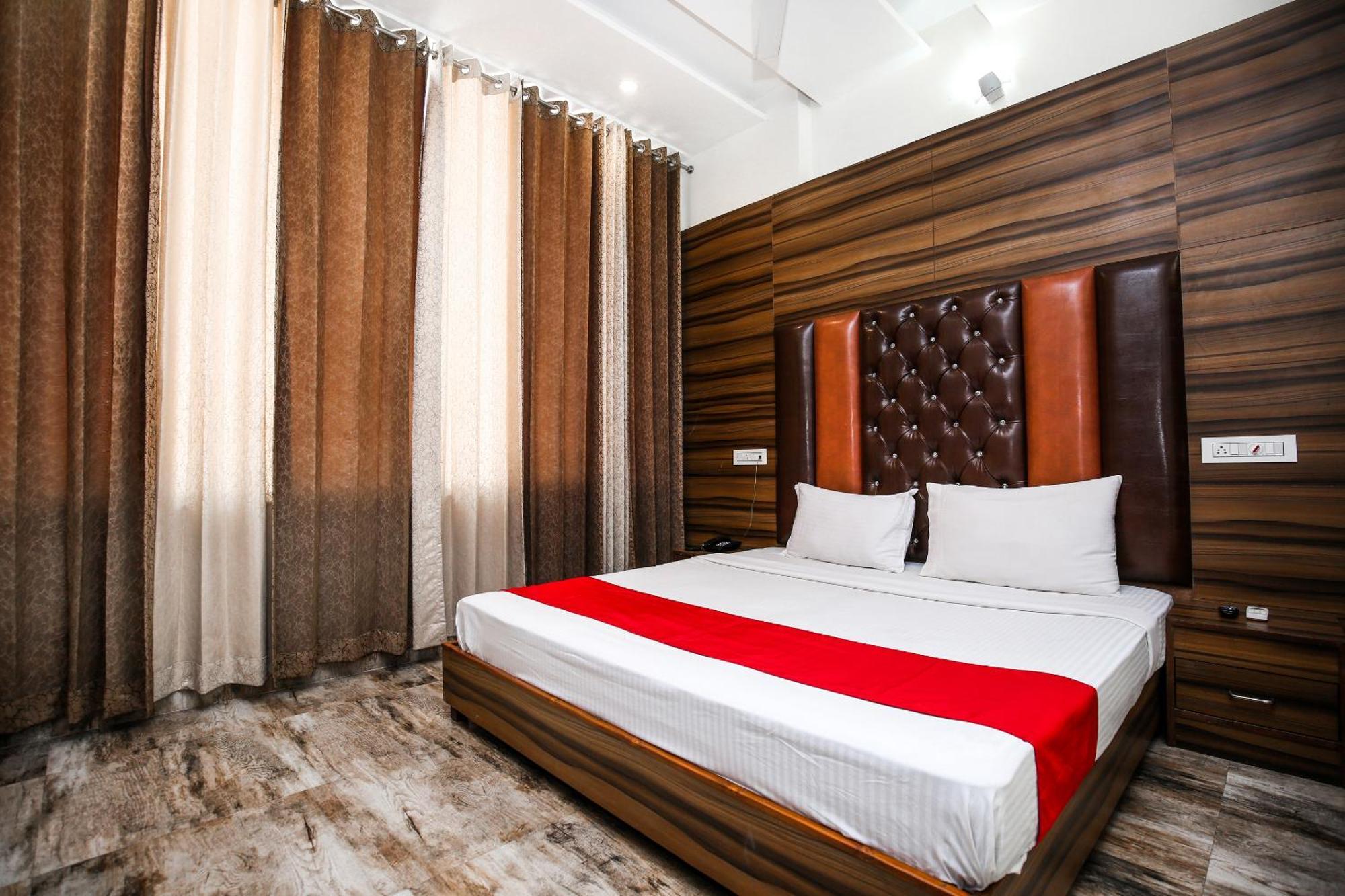 Hotel Woodcrest By Sidham Group !! Comfortable And Peaceful Stay !! Top Rated !! Preferred Hotel Chain Zirakpur Zewnętrze zdjęcie