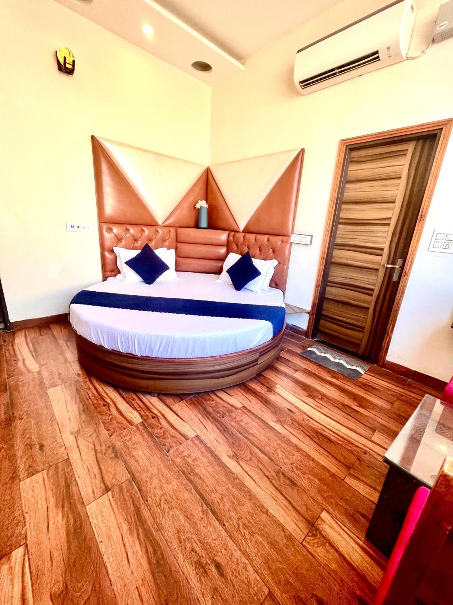 Hotel Woodcrest By Sidham Group !! Comfortable And Peaceful Stay !! Top Rated !! Preferred Hotel Chain Zirakpur Zewnętrze zdjęcie