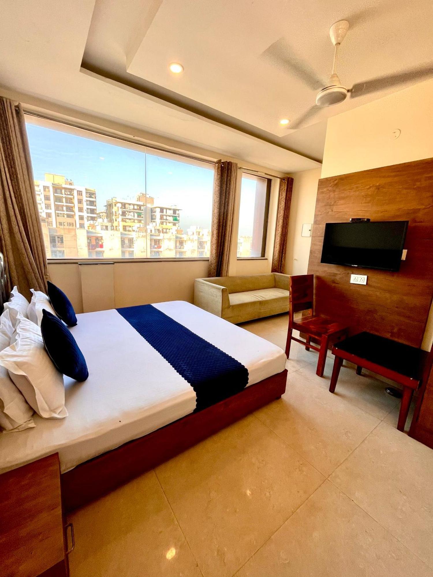 Hotel Woodcrest By Sidham Group !! Comfortable And Peaceful Stay !! Top Rated !! Preferred Hotel Chain Zirakpur Zewnętrze zdjęcie