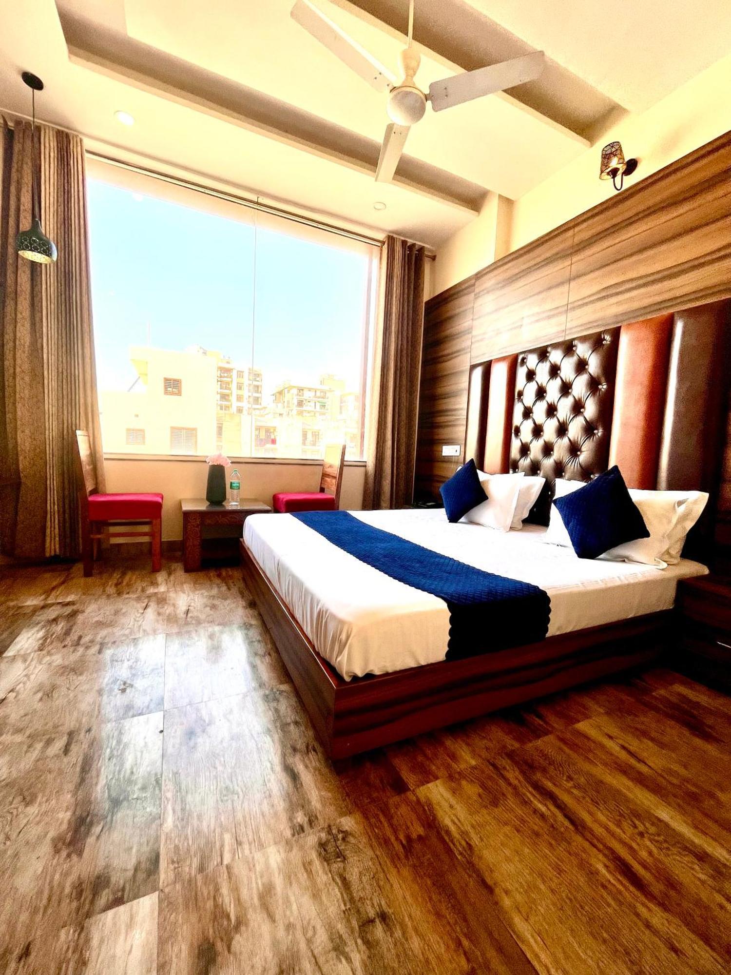 Hotel Woodcrest By Sidham Group !! Comfortable And Peaceful Stay !! Top Rated !! Preferred Hotel Chain Zirakpur Zewnętrze zdjęcie
